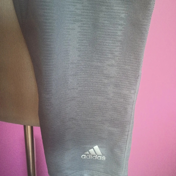 Adidas ladies gray climalite Capri pants (Size Small) - Picture 4 of 7